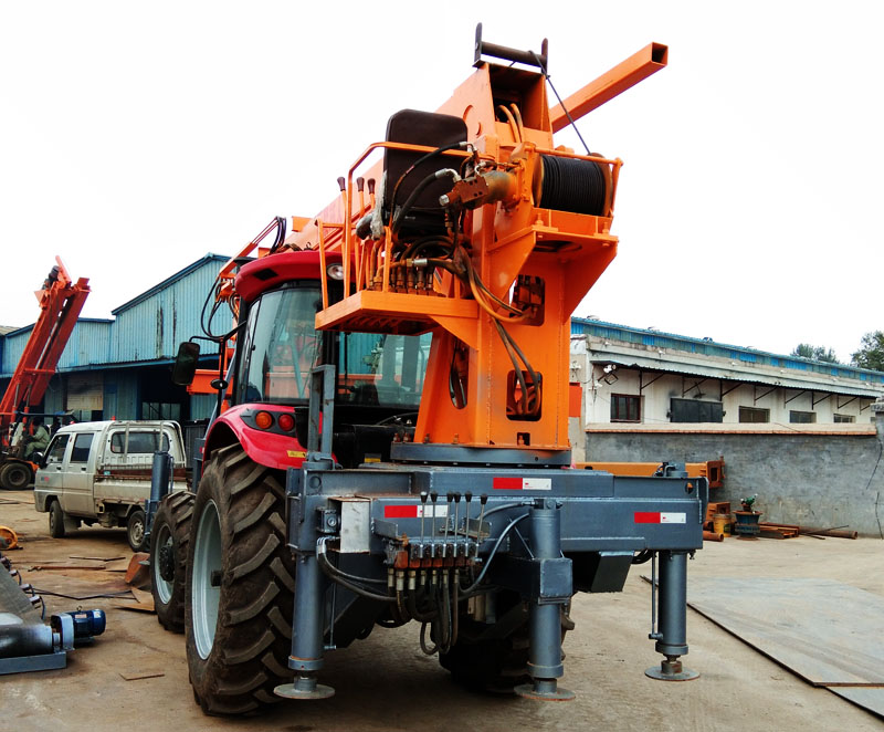 拖拉機(jī)吊打一體機(jī)