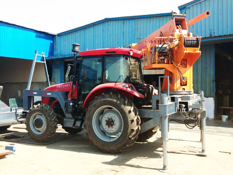 拖拉機(jī)吊打一體機(jī)